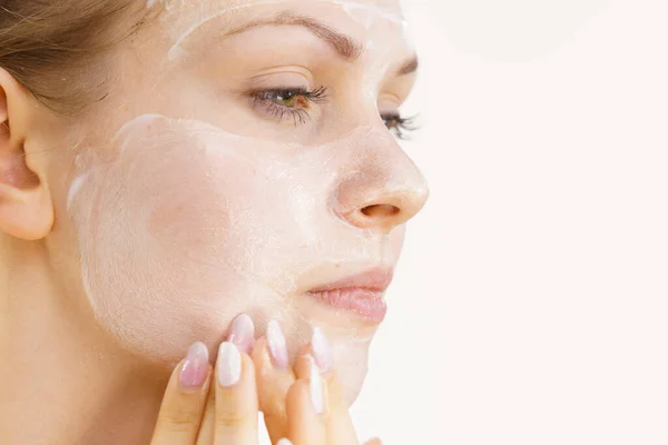 How To Treat Dry Skin On Face 1