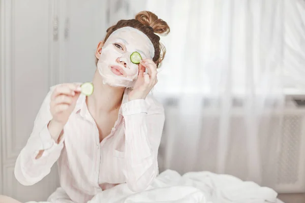 Top 8 Bedtime Habits For A Glowing Skin