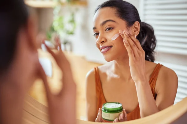 How To Apply Skincare
