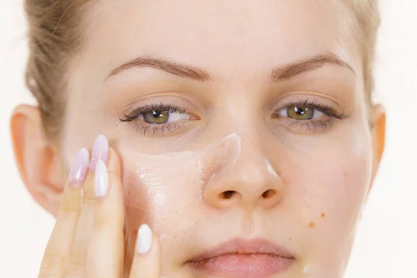 How To Treat Chemical Burn On Face